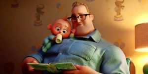 Szene aus dem Film Die Unglaublichen 2 mit Vater Bob Parr auf dem Sessel mit Baby Jack-Jack.