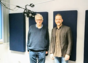 Zwei Personen im Radiostudio, Martni Scharfenberger und Christian Gertz