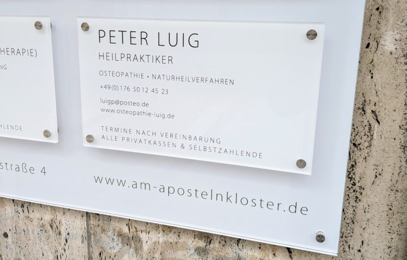 Praxisschild Heilpraktiker und Osteopath Peter Luig in Koeln